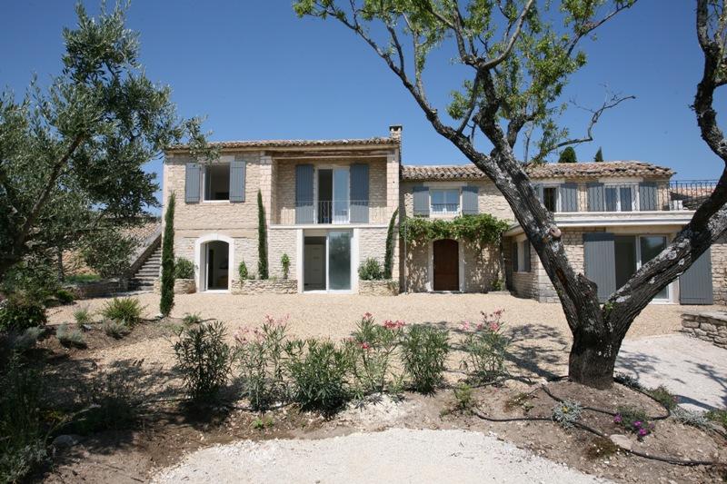 Luberon, Stone house close to the center of a perched village